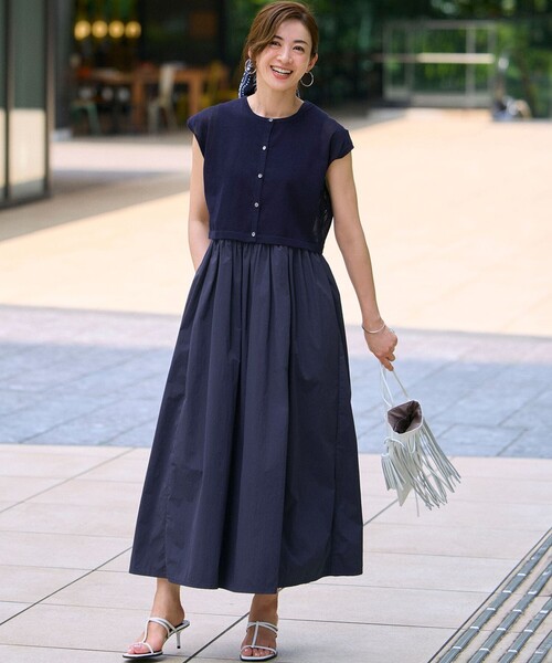 23区 L(ニジュウサンクオオキイサイズ)の「【Oggi8月号掲載/洗える】ニットレイヤード ワンピース(ワンピース・レディース・ベージュ系/ネイビー系/ダークブラウン系・44/48/46)」の16枚目の写真