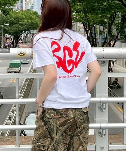 Katie♡BIG HEART LOGO tee ビック ハート ロゴTシャツ白 BIG HEART LOGO TEE（Tシャツ/カットソー）｜BGL（ビージーエル