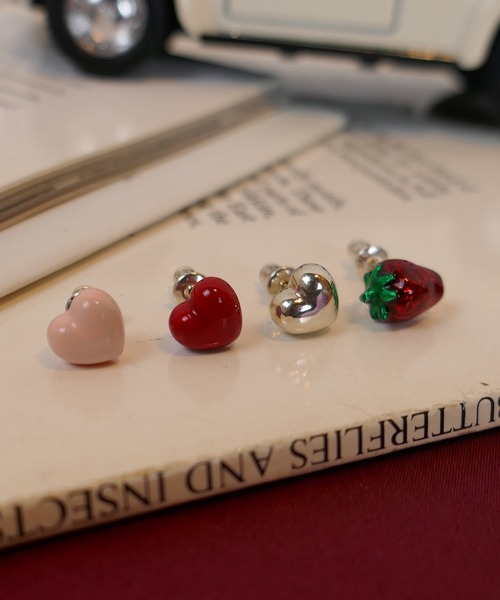 e.m.（イーエム）の「◆PLAYFUL◆レッドハートピアス/バレエコア/SILVER/レディース/メンズ（ピアス（両耳用）・レディース・シルバー・FREE）」の4枚目の写真