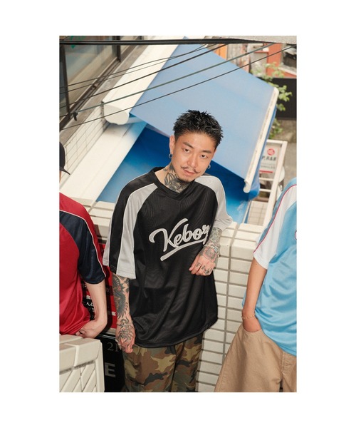KEBOZ（ケボズ）の「ICON V NECK SPORTS TEE（Tシャツ/カットソー