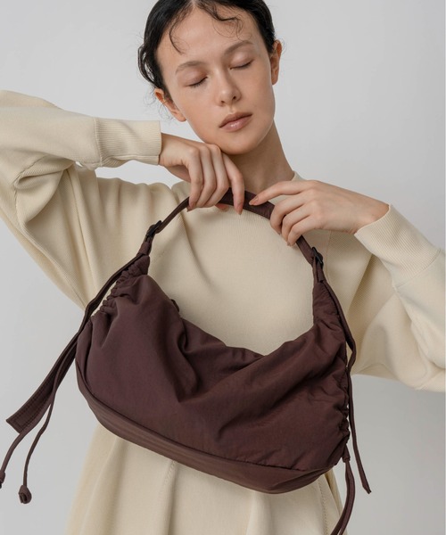 LE VERNIS（ル・ベルニ）の「LE VERNIS(ル・ベルニ) Stomach bag S（ハンドバッグ・レディース・チャコール/ブラック/ベージュ/ブラウン・FREE）」の3枚目の写真