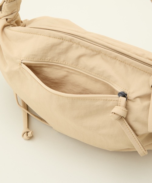 LE VERNIS（ル・ベルニ）の「LE VERNIS(ル・ベルニ) Stomach bag S（ハンドバッグ・レディース・チャコール/ブラック/ベージュ/ブラウン・FREE）」の21枚目の写真