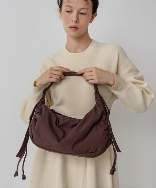 LE VERNIS（ル・ベルニ）の「LE VERNIS(ル・ベルニ) Stomach bag S（ハンドバッグ・レディース・チャコール/ブラック/ベージュ/ブラウン・FREE）」の11枚目の写真