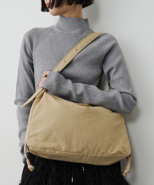 LE VERNIS（ル・ベルニ）の「LE VERNIS(ル・ベルニ) Stomach bag S（ハンドバッグ・レディース・チャコール/ブラック/ベージュ/ブラウン・FREE）」の10枚目の写真