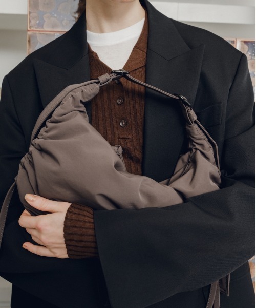 LE VERNIS（ル・ベルニ）の「LE VERNIS(ル・ベルニ) Stomach bag S（ハンドバッグ・レディース・チャコール/ブラック/ベージュ/ブラウン・FREE）」の15枚目の写真