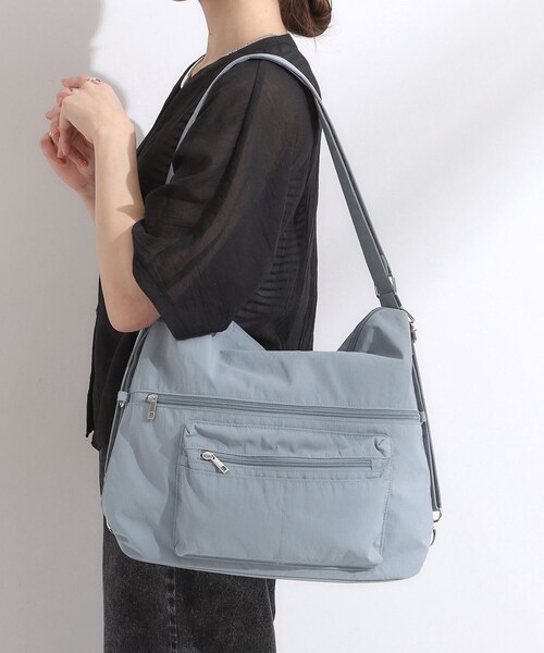 SHOO・LA・RUE(シューラルー)の「【撥水/3WAY】リュックにもなる変形ショルダーバッグ(ショルダーバッグ・レディース・ブラック/グレー/ブルー/ワインレッド・00)」の9枚目の写真