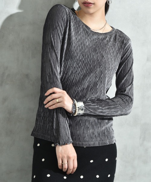 INTERPLANET（インタープラネット）の「プリーツベロア長袖プルオーバー（Tシャツ/カットソー・レディース・ブラック/アイボリー/チャコールグレー・FREE）」の3枚目の写真