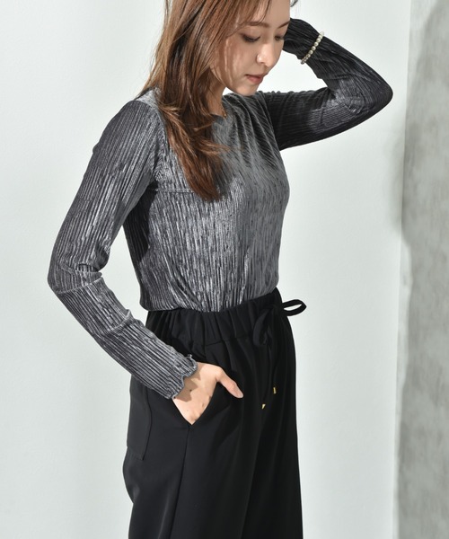 INTERPLANET（インタープラネット）の「プリーツベロア長袖プルオーバー（Tシャツ/カットソー・レディース・ブラック/アイボリー/チャコールグレー・FREE）」の16枚目の写真