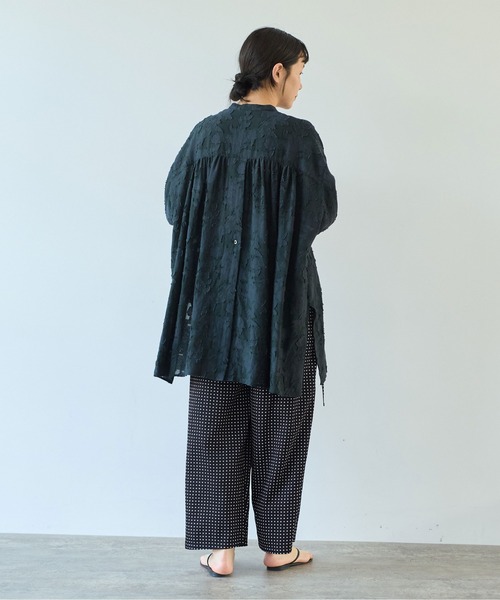 yuni（ユニ ）の「シアーカットジャカード チュニックブラウス（シャツ