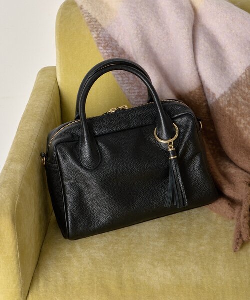 Jena espace merveilleux（ジェナ　エスパスメルヴェイユ）の「タッセル本革ボストンバッグ（ショルダーバッグ・レディース・グレー/ブラック・FREE）」の4枚目の写真