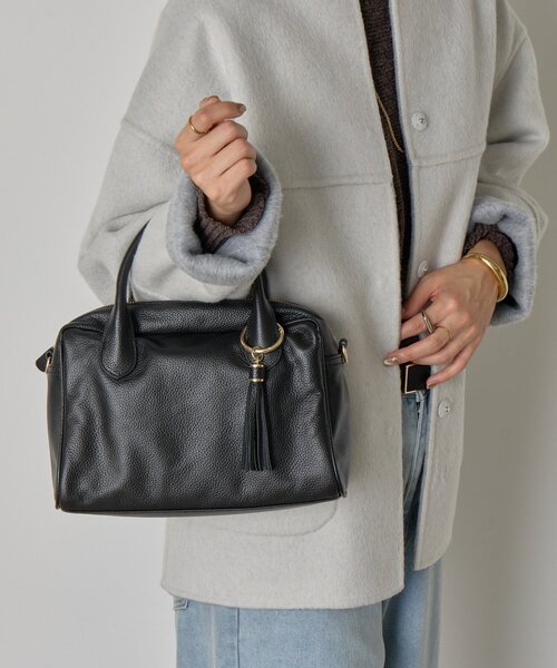 Jena espace merveilleux（ジェナ　エスパスメルヴェイユ）の「タッセル本革ボストンバッグ（ショルダーバッグ・レディース・グレー/ブラック・FREE）」の7枚目の写真
