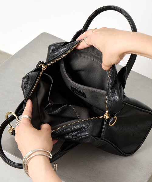 Jena espace merveilleux（ジェナ　エスパスメルヴェイユ）の「タッセル本革ボストンバッグ（ショルダーバッグ・レディース・グレー/ブラック・FREE）」の22枚目の写真