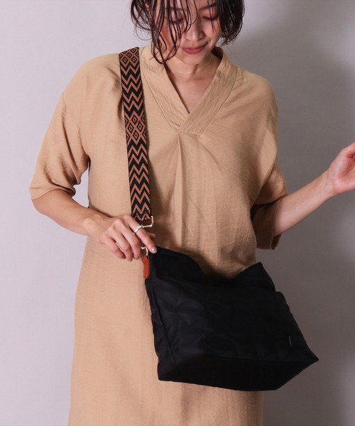 BAYBLO（ベイブロ）の「(SB)着せ替え ジャガード ショルダーストラップ（ショルダーバッグ・レディース・ホワイト系1/ブラック系1/ブラック系2/ブラック系3/ブラック系4/グレー系2/グレー系5/ベージュ系2/ベージュ系3・ONE SIZE）」の12枚目の写真