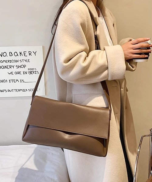 DAY CLOSET（デイ クローゼット）の「【ドラマ衣装提供/2WAY】きれいめ ワンハンドル ショルダーバッグ レディース（ショルダーバッグ・レディース・グレイッシュベージュ/ブラック/ブラウン・ONE SIZE）」の3枚目の写真