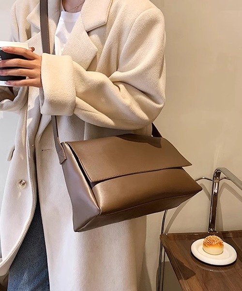 DAY CLOSET（デイ クローゼット）の「【ドラマ衣装提供/2WAY】きれいめ ワンハンドル ショルダーバッグ レディース（ショルダーバッグ・レディース・グレイッシュベージュ/ブラック/ブラウン・ONE SIZE）」の9枚目の写真