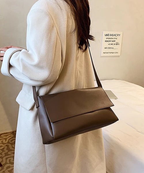 DAY CLOSET（デイ クローゼット）の「【ドラマ衣装提供/2WAY】きれいめ ワンハンドル ショルダーバッグ レディース（ショルダーバッグ・レディース・グレイッシュベージュ/ブラック/ブラウン・ONE SIZE）」の8枚目の写真