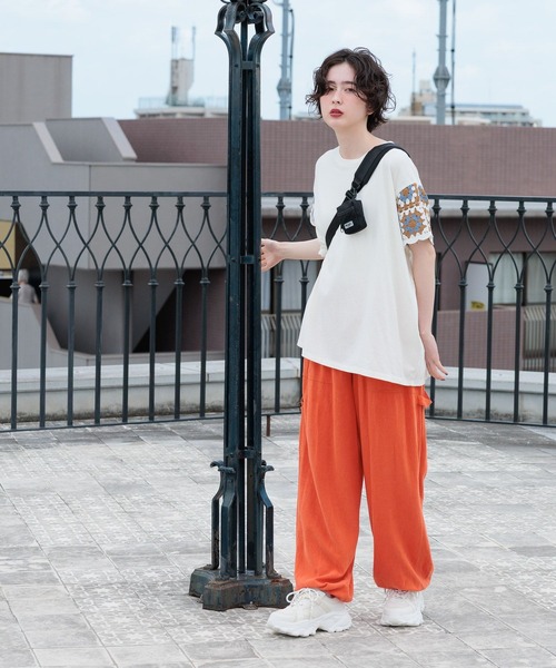 niko and...（ニコアンド）の「クロシェスリーブプルオーバー（Tシャツ/カットソー・レディース・オフホワイト/ブルー/ブラック・LARGE/MEDIUM）」の4枚目の写真