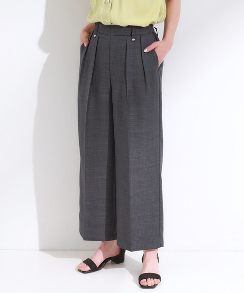 DRESKIP（ドレスキップ）の「【S-LL/洗濯後しわになりにくい】ゴールドパーツできれい見え 麻調タックワイドパンツ（その他パンツ・レディース・ダークブラウン/ブルー/チャコールグレー・02/01/04/03）」の2枚目の写真