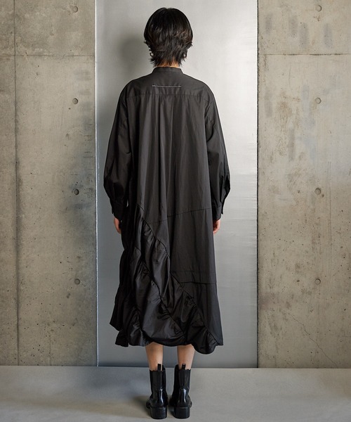 RUMCHE(ラムシェ)の「Typewriter Gathered Dress / タイプライターギャザードレス(ワンピース・レディース・ホワイト/ブラック・FREE)」の5枚目の写真