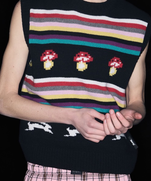 MSGM(エムエスジーエム)の「「FOLLOW THE RABBIT&MUSHROOM」マルチジャガードニットベスト(ニット/セーター・メンズ・ブラック・M)」の7枚目の写真
