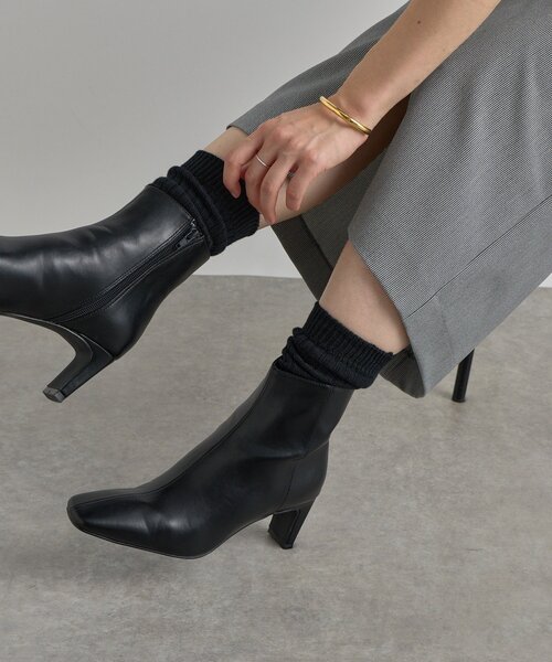 RIVE DROITE（リヴドロワ）の「【洗練された印象に】ヒールショートブーツ（ブーツ・レディース・ベージュ/ブラック/ダークブラウン・MEDIUM/SMALL/LARGE）」の2枚目の写真