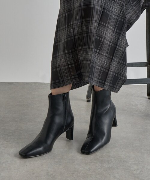 RIVE DROITE（リヴドロワ）の「【洗練された印象に】ヒールショートブーツ（ブーツ・レディース・ベージュ/ブラック/ダークブラウン・MEDIUM/SMALL/LARGE）」の6枚目の写真