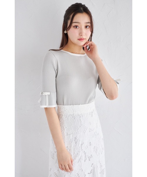 tocco closet(トッコ クローゼット)の「リボン付きスカラップバイカラーニットプルオーバー(ニット/セーター・レディース・オフホワイト/グレー/ベージュ・M)」の2枚目の写真