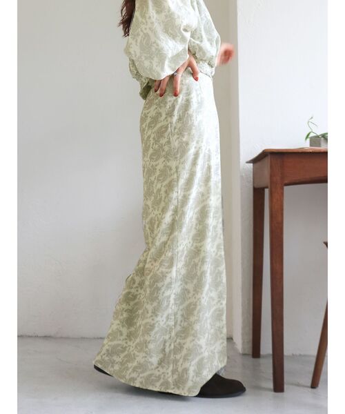 Ungrid（アングリッド）の「フラワープリントスカート（スカート・レディース・アイボリー/ブラック・FREE）」の5枚目の写真