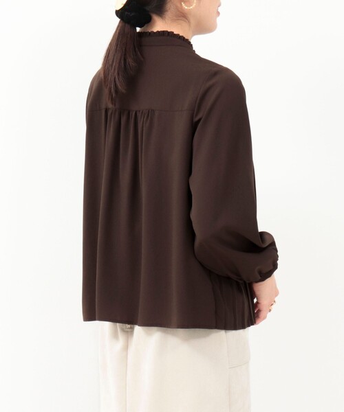 MICO COULIER（ミコクリエ）の「ジョーゼットプリーツブラウス（シャツ/ブラウス・レディース・ホワイト系その他/ネイビー/ブラウン/グレイッシュベージュ・38）」の5枚目の写真