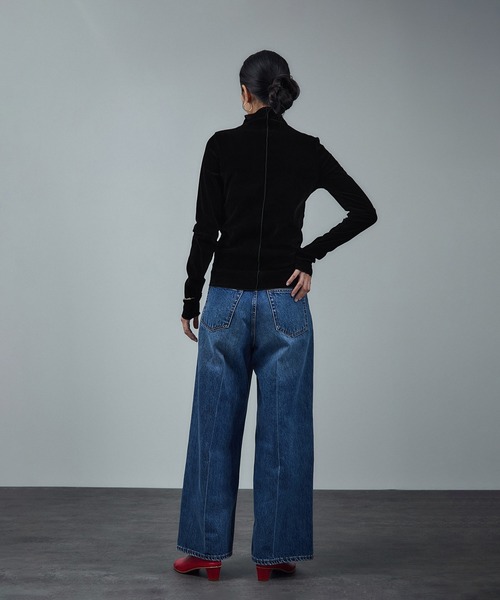 SALON adam et rope'(サロン アダム エ ロペ)の「【WEB限定】リュクスベロアハイネックプルオーバー 2(Tシャツ/カットソー・レディース・ブラック/オフホワイト・FREE)」の5枚目の写真