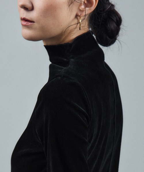 SALON adam et rope'(サロン アダム エ ロペ)の「【WEB限定】リュクスベロアハイネックプルオーバー 2(Tシャツ/カットソー・レディース・ブラック/オフホワイト・FREE)」の7枚目の写真
