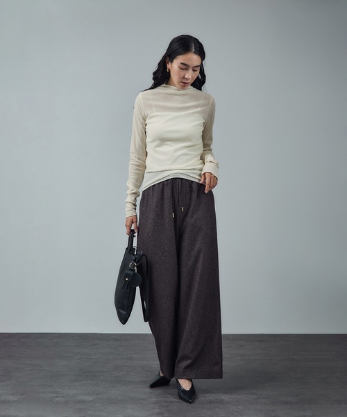 SALON adam et rope'(サロン アダム エ ロペ)の「【WEB限定】リュクスベロアハイネックプルオーバー 2(Tシャツ/カットソー・レディース・ブラック/オフホワイト・FREE)」の9枚目の写真