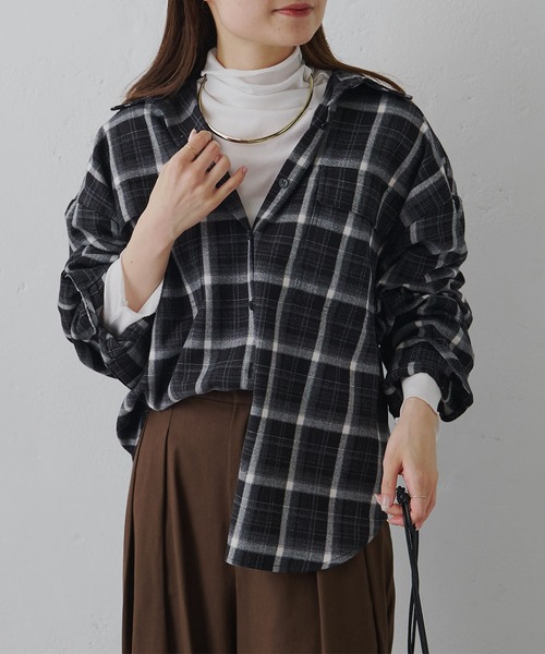 PUAL CE CIN（ピュアルセシン）の「コットンシアーハイネックカットソー（Tシャツ/カットソー・レディース・ベージュ系/オレンジ系/ブラック/オフホワイト・FREE）」の2枚目の写真