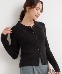 カジュアルながらも上品な 襟付きリブニット