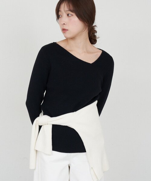 SHENERY(シーナリー)の「アシンメトリーリブニット(ニット/セーター・レディース・オフホワイト/グレー/ベージュ/ブラック・FREE)」の3枚目の写真