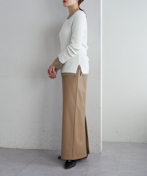 SHENERY(シーナリー)の「アシンメトリーリブニット(ニット/セーター・レディース・オフホワイト/グレー/ベージュ/ブラック・FREE)」の11枚目の写真