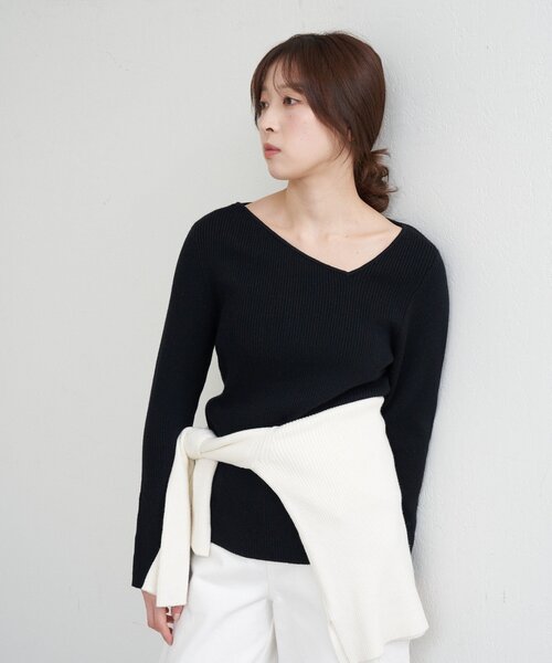 SHENERY(シーナリー)の「アシンメトリーリブニット(ニット/セーター・レディース・オフホワイト/グレー/ベージュ/ブラック・FREE)」の13枚目の写真