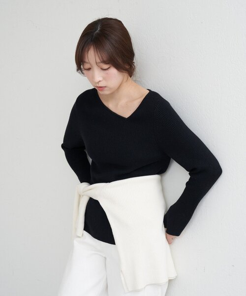 SHENERY(シーナリー)の「アシンメトリーリブニット(ニット/セーター・レディース・オフホワイト/グレー/ベージュ/ブラック・FREE)」の15枚目の写真