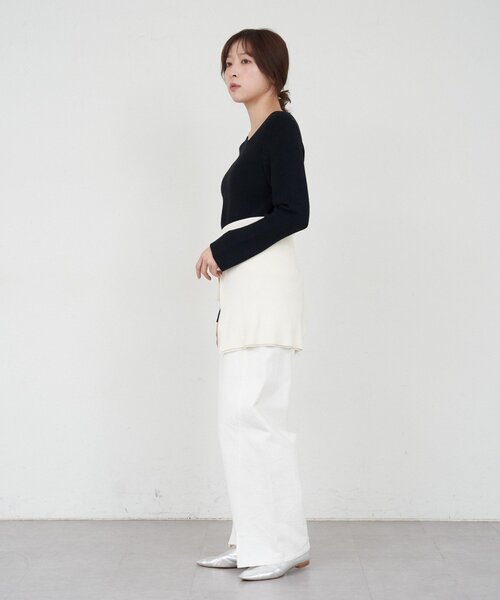 SHENERY(シーナリー)の「アシンメトリーリブニット(ニット/セーター・レディース・オフホワイト/グレー/ベージュ/ブラック・FREE)」の20枚目の写真