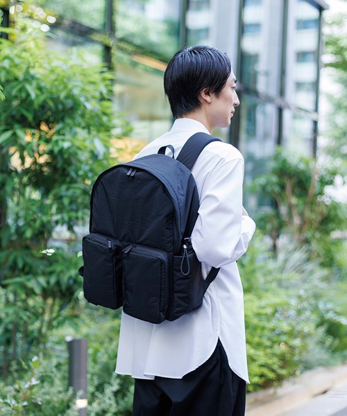 kuros'(クロス)の「【kuros’オリジナル】ふかふか塩縮ナイロンリュック 豊岡製(バックパック/リュック・レディース・ブラック・FREE)」の4枚目の写真