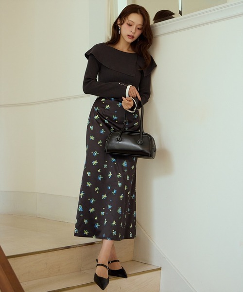 AND COUTURE(アンドクチュール)の「ブラーフラワープリントナロースカート(スカート・レディース・ブラウン系その他/ブラック系その他・SMALL/MEDIUM)」の3枚目の写真