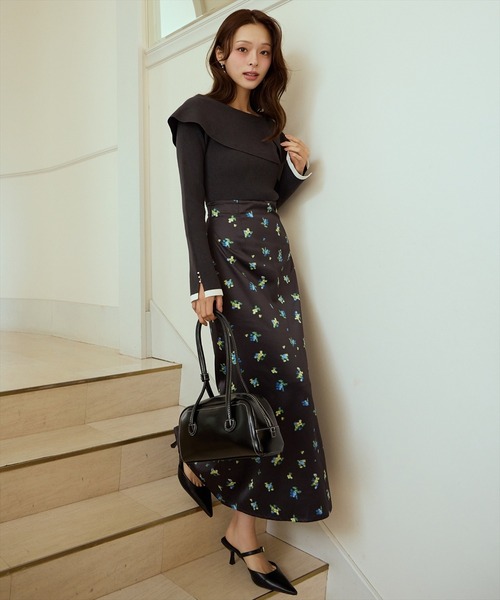AND COUTURE(アンドクチュール)の「ブラーフラワープリントナロースカート(スカート・レディース・ブラウン系その他/ブラック系その他・SMALL/MEDIUM)」の4枚目の写真