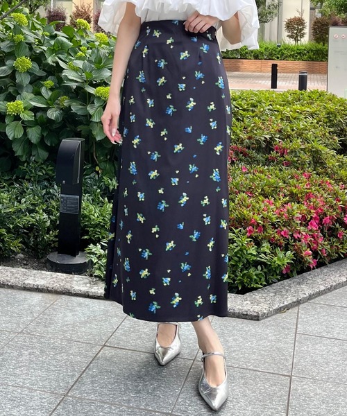 AND COUTURE(アンドクチュール)の「ブラーフラワープリントナロースカート(スカート・レディース・ブラウン系その他/ブラック系その他・SMALL/MEDIUM)」の18枚目の写真