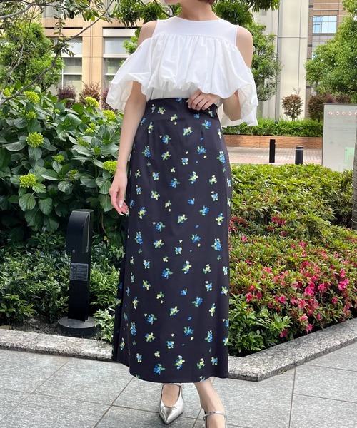AND COUTURE(アンドクチュール)の「ブラーフラワープリントナロースカート(スカート・レディース・ブラウン系その他/ブラック系その他・SMALL/MEDIUM)」の17枚目の写真