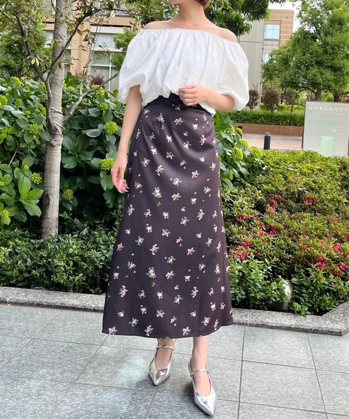 AND COUTURE(アンドクチュール)の「ブラーフラワープリントナロースカート(スカート・レディース・ブラウン系その他/ブラック系その他・SMALL/MEDIUM)」の21枚目の写真