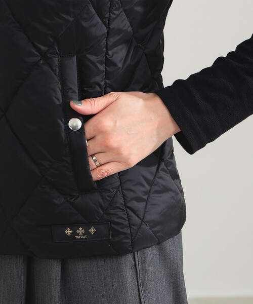 TATRAS（タトラス）の「【WEB限定】TATRAS / KAVALA ダウンベスト（ダウンベスト・レディース・ライトグレー/ブラック・1/2）」の19枚目の写真