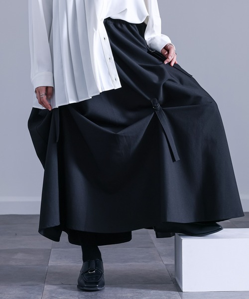 kOhAKU（コハク）の「『変形フレアスカート』（スカート・レディース・チャコール/ブラック・FREE）」の2枚目の写真