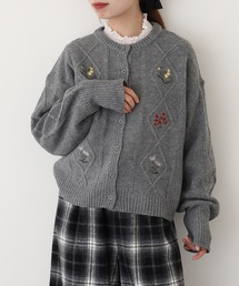 ダイヤ柄ケーブル花刺繍カーデ