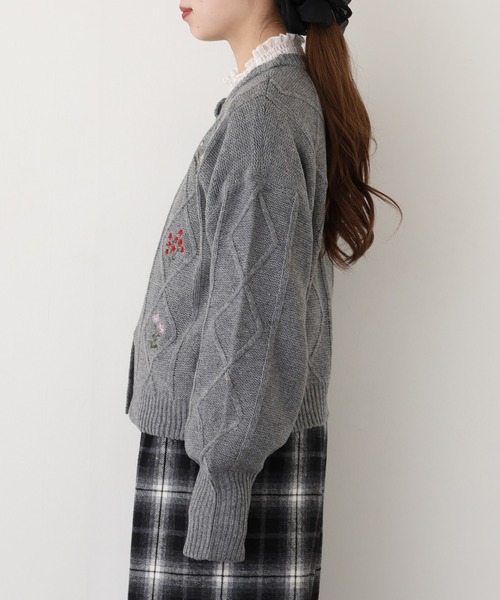 セール】ダイヤ柄ケーブル花刺繍カーデ（カーディガン/ボレロ
