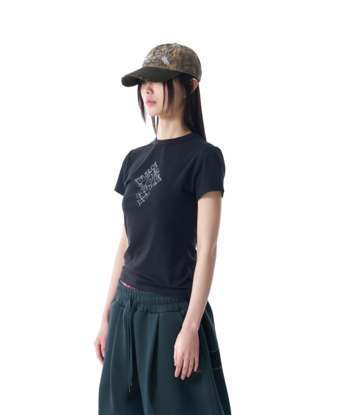 AAKAM(アーカム)の「スタッズ CROS2 ハーフトップ(ブラック)(Tシャツ/カットソー・レディース・その他・2/1)」の2枚目の写真